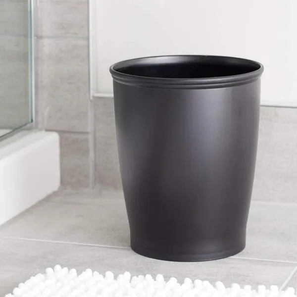 iDesign - 93437 iDesign Kent Plastic Wastebasket, Small Round Plastic Trash Can for Bathroom, Bedroom, Dorm, College, Office, 8.25